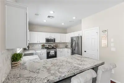 10473 Bolting Cloud Drive Kitchen
