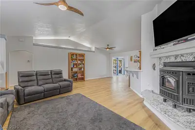 540 Tomahawk Court Living Room
