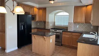 1036 Bearpaw Catch Court Kitchen