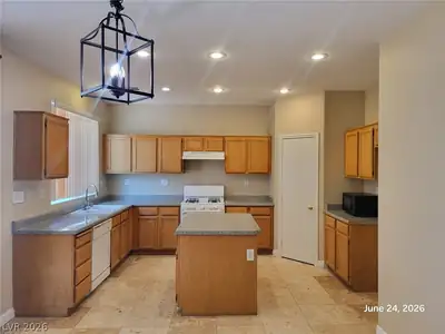 5535 Cresent Valley Street Kitchen