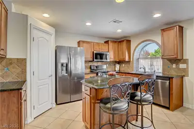 5508 Meridian Rain Street Kitchen