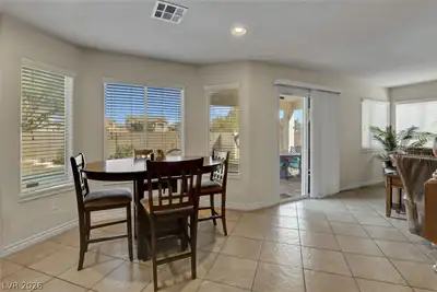 5508 Meridian Rain Street Dining Area
