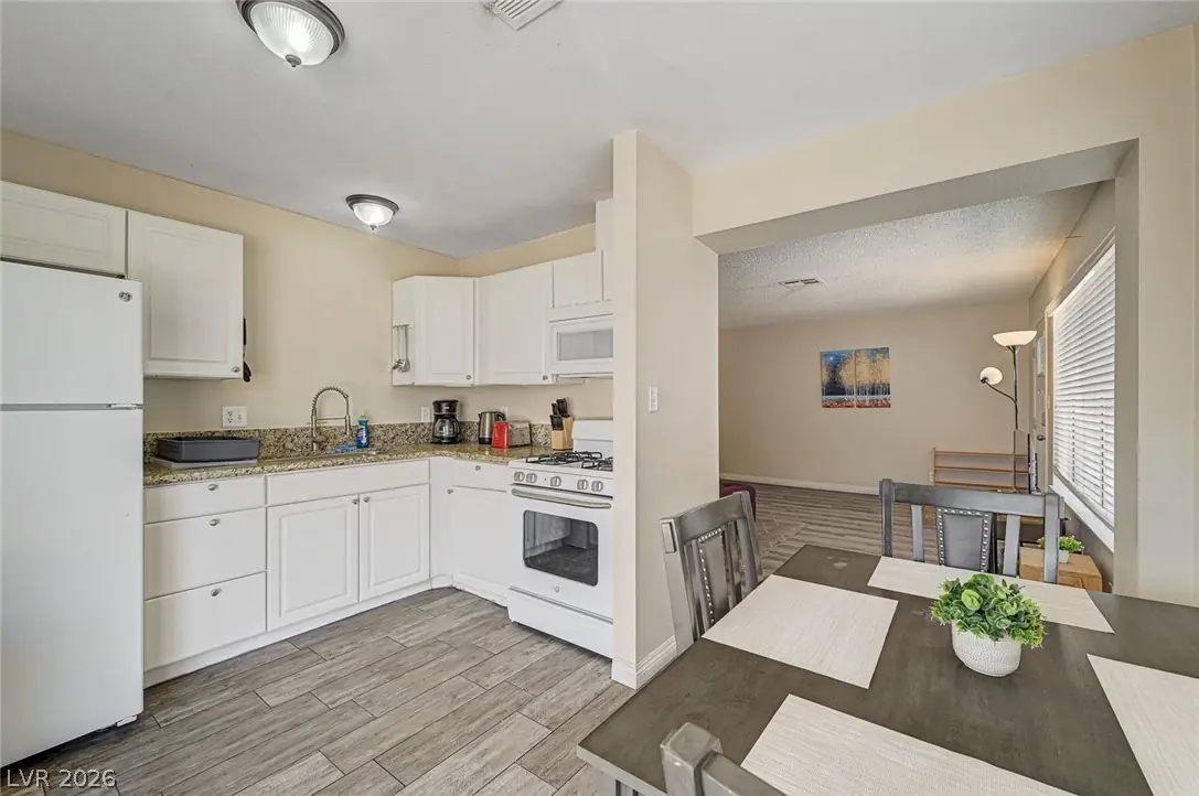 4016 Calle Paula