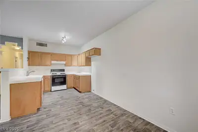 2110 Los Feliz Street 1066 Kitchen