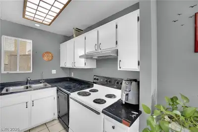 5007 Spencer Street C, Las Vegas, NV 89119 Kitchen