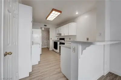 8464 Vast Horizon Avenue Kitchen