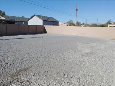 811 East Kansas Street Yard
