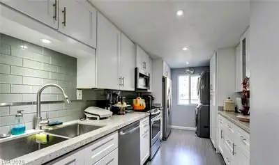 730 South Royal Crest Circle 414 Kitchen