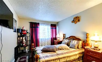 730 South Royal Crest Circle 414 Bedroom
