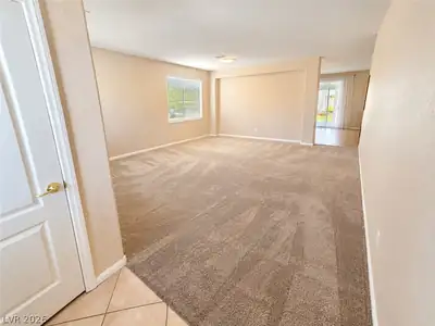 994 Courtney Valley Street Living Room