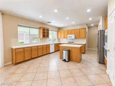 994 Courtney Valley Street Kitchen