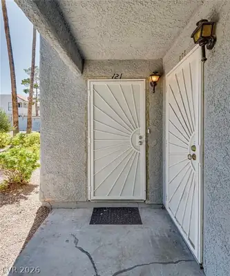 5175 Caliente Street 121 Entry