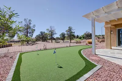 3004 Darby Falls Drive Yard