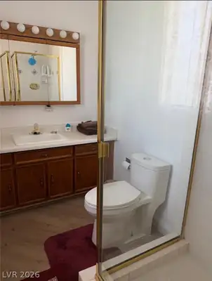 5713 Harmony Avenue Bathroom