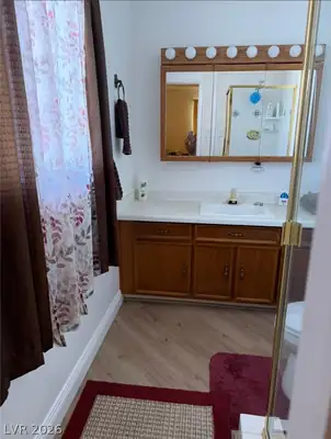 5713 Harmony Avenue Bathroom