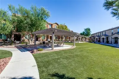 4474 Pineham Court Yard