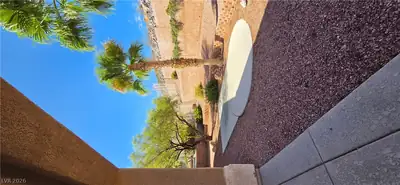2057 KING MESA Drive Yard