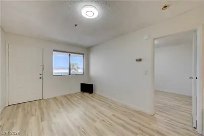 1381 East University Avenue 311 Living Room