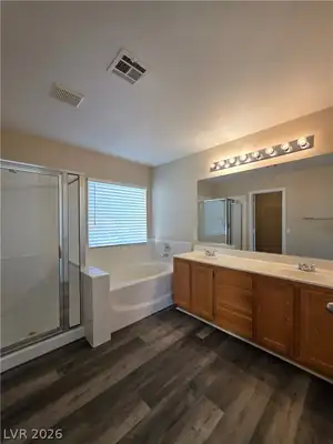 748 Maccabe Avenue Primary Bathroom