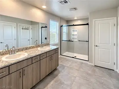 3819 Andorian Avenue Primary Bathroom