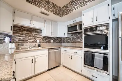 3823 Columbus Street Kitchen