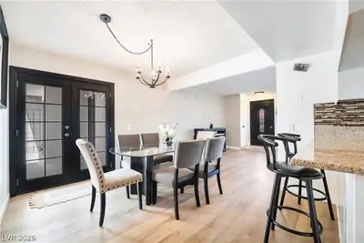 3823 Columbus Street Dining Area