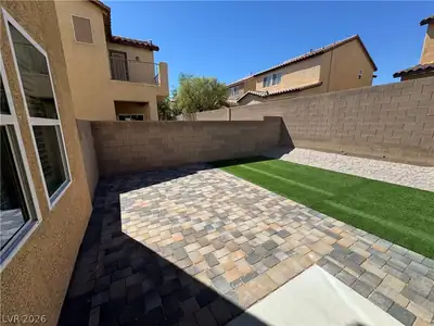 8325 Embry Hills Street Yard