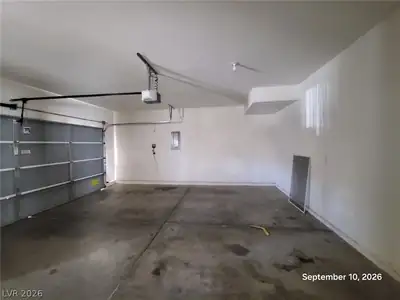 180 Hickory Heights Avenue Garage