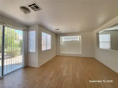 180 Hickory Heights Avenue Living Room