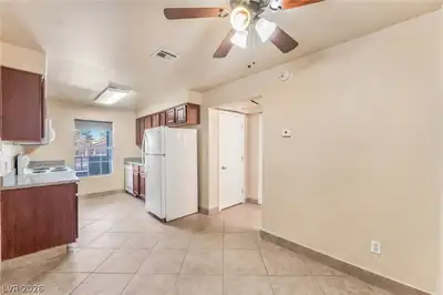 2606 South DURANGO Drive 223, Las Vegas, NV 89117 Kitchen