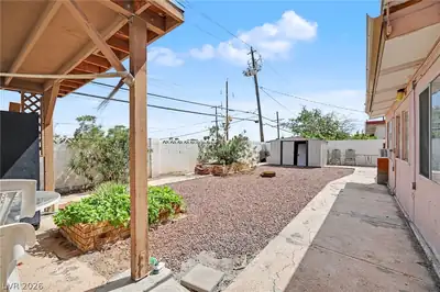 1905 South 17th Street Yard