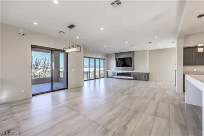 422 Tranquil Peak Court Living Room