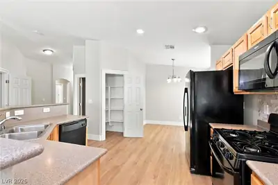 6059 Camden Cove Street Kitchen