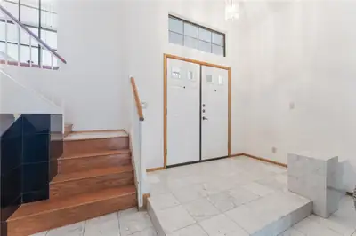 9109 Anchor Cove Court Entrance Foyer