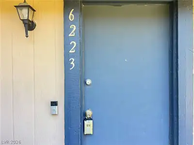 6223 Meadow View Lane Entry
