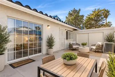 2132 Chertsey Drive B Patio