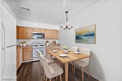 2132 Chertsey Drive B Kitchen