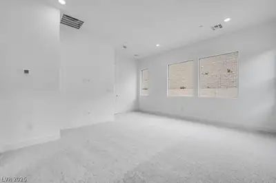 366 Tigullio Avenue Bedroom