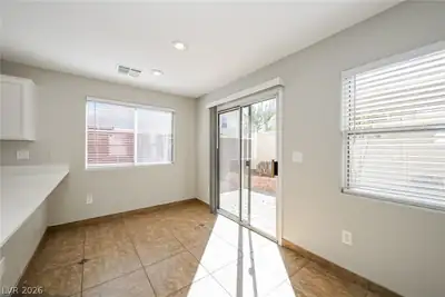 7270 Morrison Street Dining Area