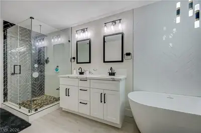 2513 Huber Heights Drive, Las Vegas, NV 89128 Primary Bathroom