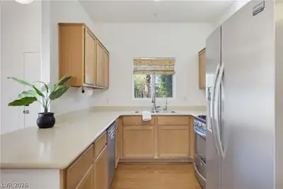 2291 West Horizon Ridge Parkway 13176 Kitchen