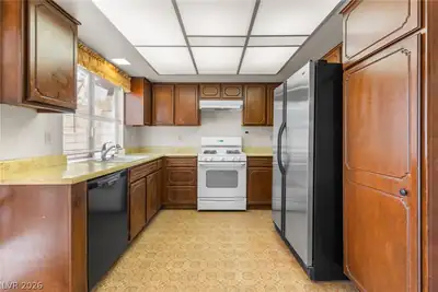 2613 Lourdes Avenue Kitchen