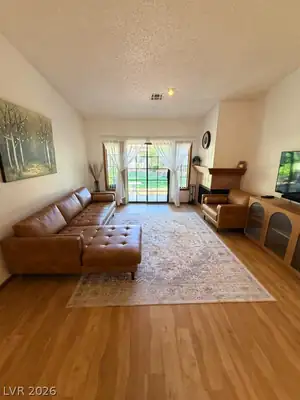 7904 Shelter Island Way Living Room