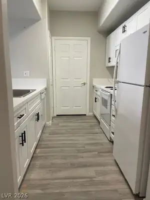 8000 Badura Avenue 1187 Kitchen