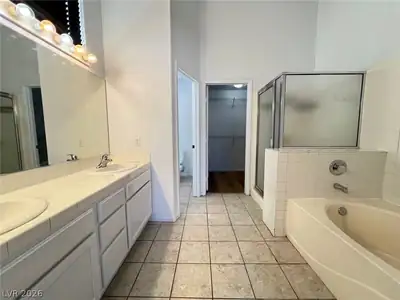 4226 Inglewood Point Street Primary Bathroom