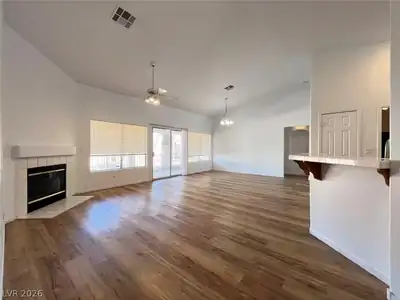 4226 Inglewood Point Street Living Room