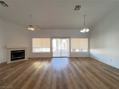 4226 Inglewood Point Street Living Room