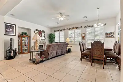 10280 Songsparrow Court Living Room