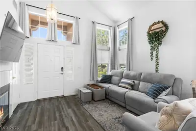 1012 Venetian Hills Lane Living Room