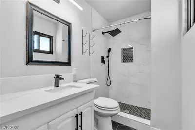 5804 Carmen Boulevard Primary Bathroom